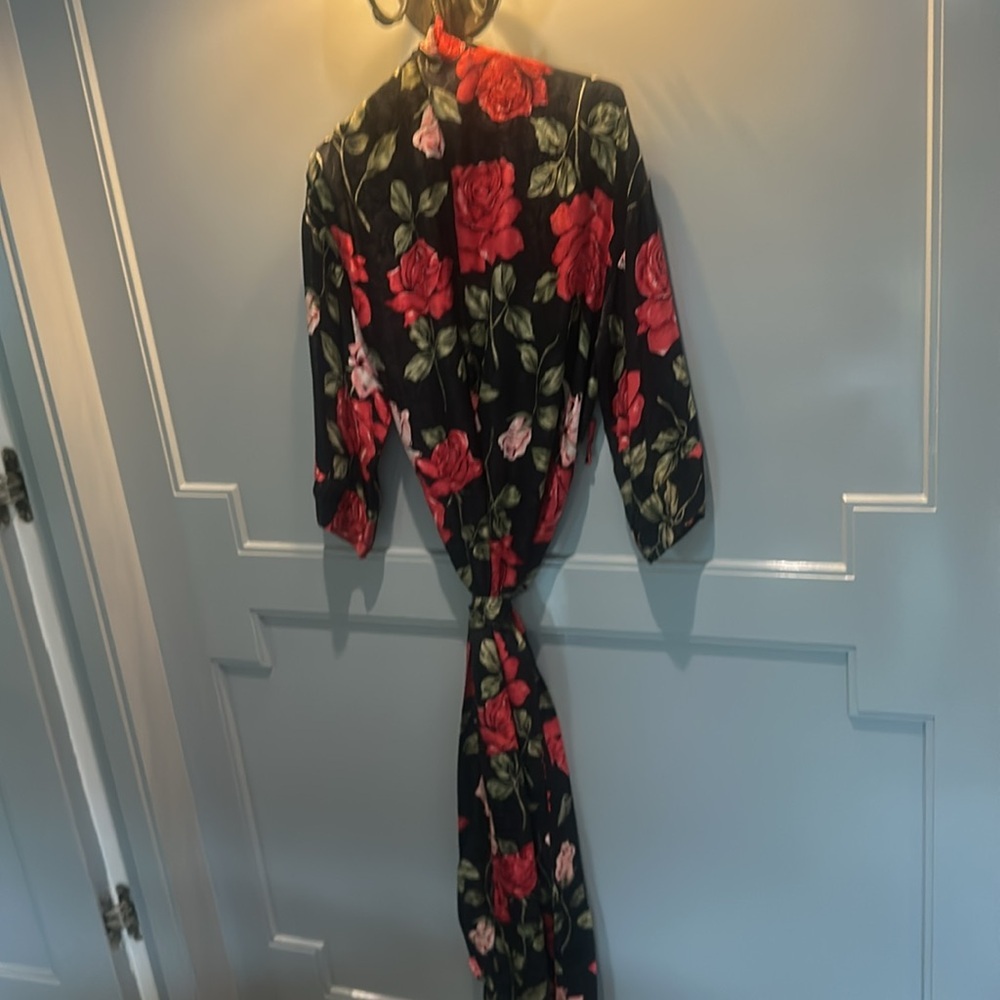 August Silk Rose Robe - Picture 3 of 3